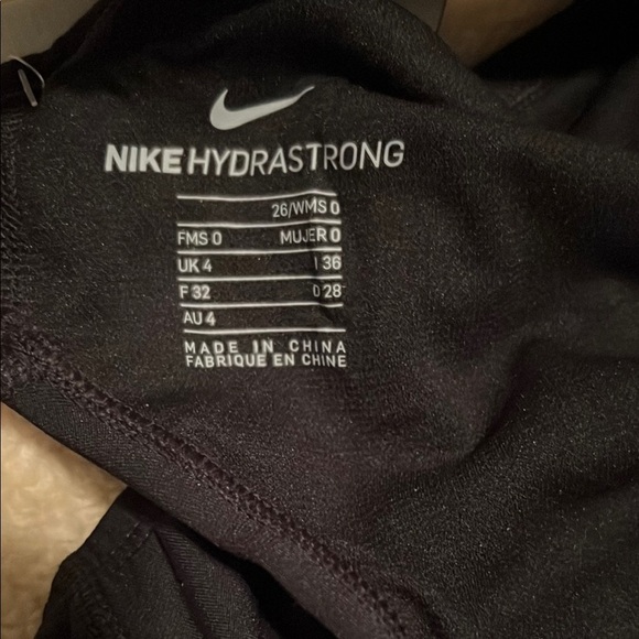 Nike Hydrastrong Black Swimsuit - Picture 4 of 4